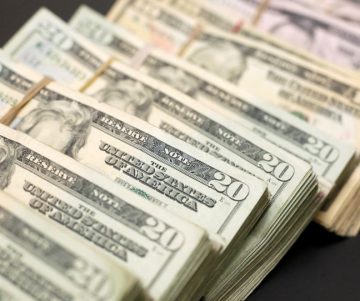 Dollar wins out as pandemic drives rush for liquid assets